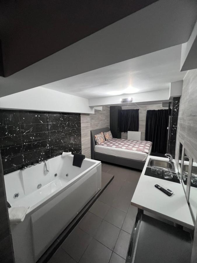 Jacuzzi Suites 2 塞萨洛尼基 外观 照片